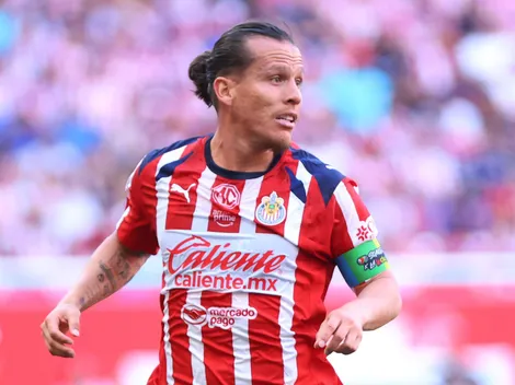 Chivas sale a defender a Fernando González en redes sociales
