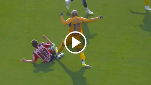 Arbitraje volvió a perjudicar a Chivas al comerse una expulsión gigante