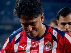 El dato que podría mandar a la banca a Luis Romo en Chivas