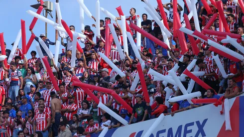 Afición de Chivas vivió un calvario en el Estadio Universitario.