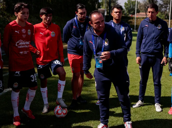 ¡Joaquín Moreno sigue siendo DT de Chivas!