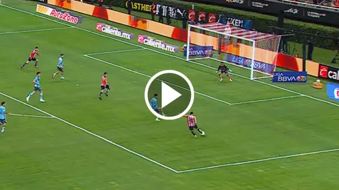 El golazo de Hugo Camberos contra Puebla