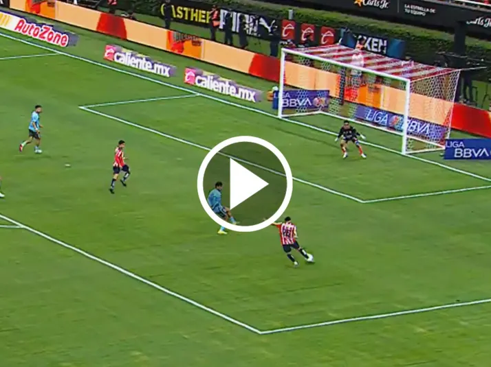 El golazo de Hugo Camberos contra Puebla
