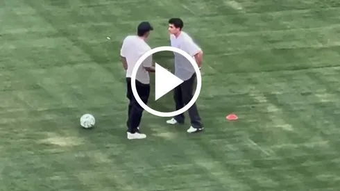 Así reaccionaron dos jugadores de Chivas al estado del campo de juego de Chivas.