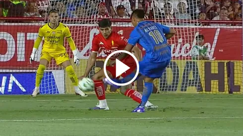 Los penaltis que el VAR no quiso marcar en el Chivas vs. Necaxa