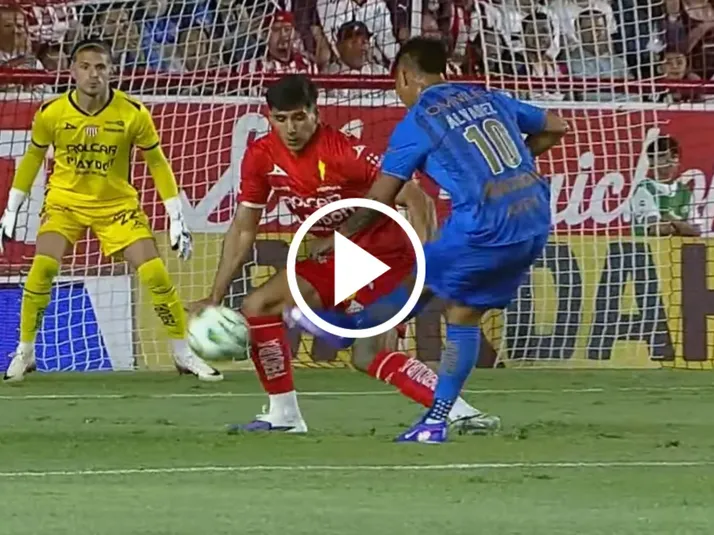 Los penaltis que el VAR no quiso marcar en el Chivas vs. Necaxa