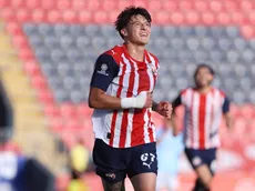 Sergio Aguayo debutó con Chivas y apunta a ser el sucesor de la Hormiga