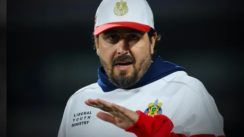 Amaury Vergara admite doble dificultad el liderar a Chivas