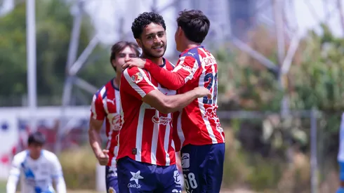 Zinedine Hernández sigue luciéndose con Chivas.