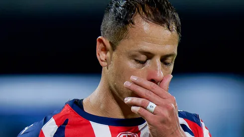 Chicharito Hernández no ve acción desde que falló su penal ante Cruz Azul.