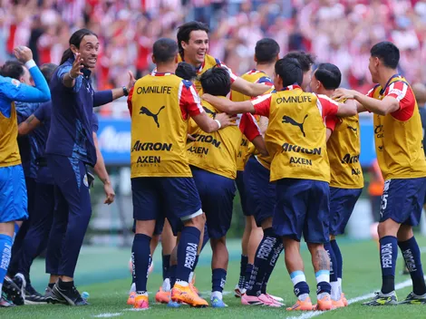 Confirma a los dos jugadores con pie y medio fuera de Chivas