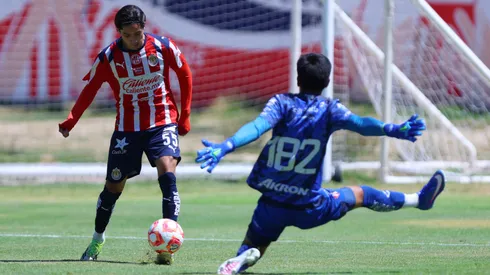 Sebastián Esparza le dio la victoria a Chivas Sub-21 ante Atlas.