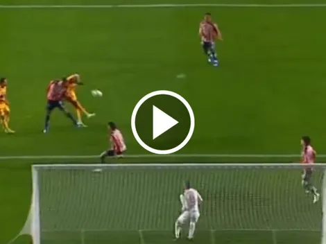 La espectacular atajada de Whalley en el Chivas vs. Tigres