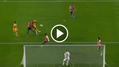 La espectacular atajada de Whalley en el Chivas vs. Tigres