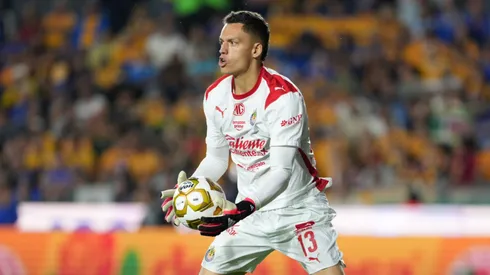 Óscar Whalley despertó críticas en la afición de Chivas.