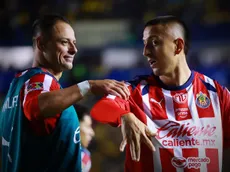 Piojo Alvarado recordó a Chicharito en el vestidor de Chivas
