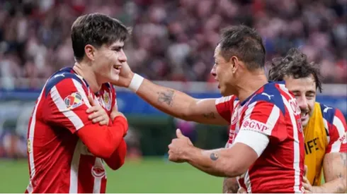 Armando González reveló que Chicharito sigue pendiente de él