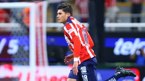 Jonathan Pérez espera por su oportunidad en Chivas.