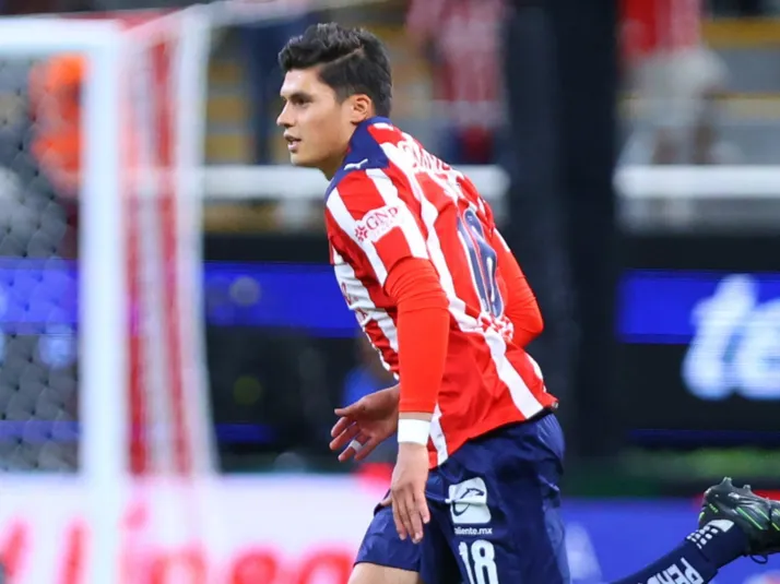 Jonny Pérez espera por su oportunidad en Chivas