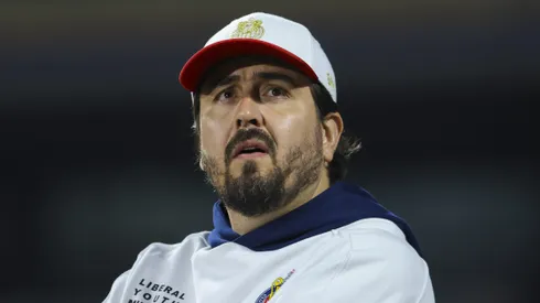 La afición pidió a Amaury Vergara voltear a ver a la femenil.