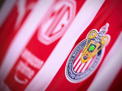 El extraño cambio en el jersey de Chivas contra Tigres