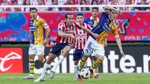 Óscar Macías y Eduardo Águila interesan en Chivas.
