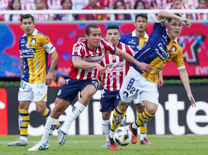 Chivas ya tiene en la mira a dos refuerzos y empezarían a negociar pronto