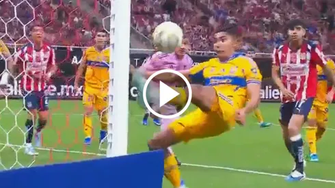 Las 2 salvadas sobre la línea de Tigres que frustran a Chivas