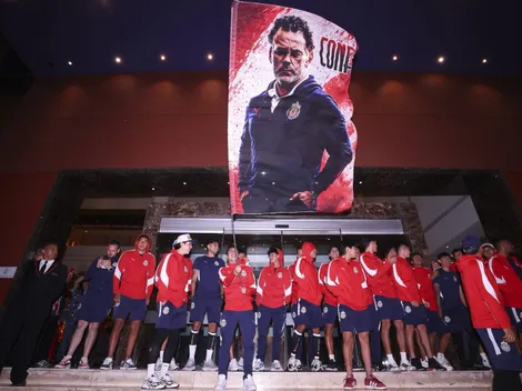 Aficionados de Chivas desatan la locura en el hotel de cara a la Ida de las Semifinales