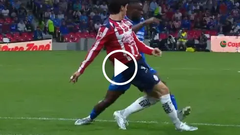 VAR perdonó expulsión a Cruz Azul tras plancha sobre Campillo