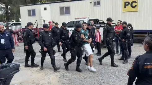 Policía de Jalisco detiene a aficionados de Chivas