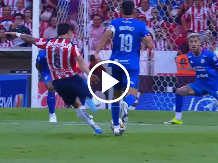 Chivas responde con gol de Omar Govea y pone el global 3-3