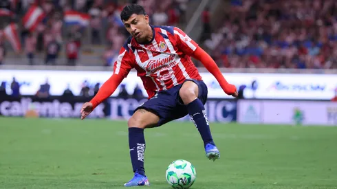 Bryan González fue el jugador de Chivas con más duelos ganados.