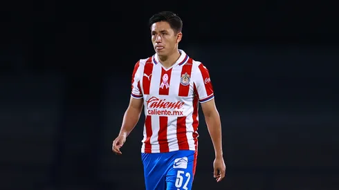 Óscar Macías no volverá a Chivas por ahora.