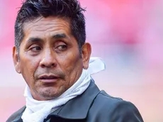 Jorge Campos toma partido y respalda a Memo Ochoa sobre Raúl Rangel