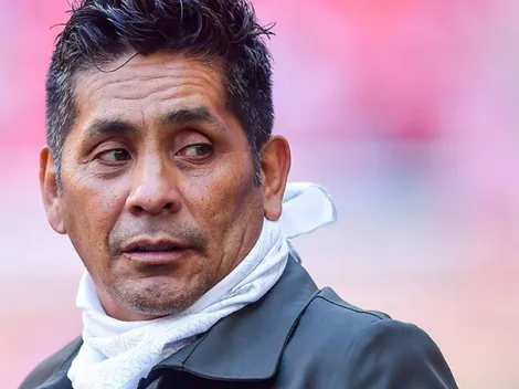Jorge Campos toma partido y respalda a Memo Ochoa sobre Raúl Rangel