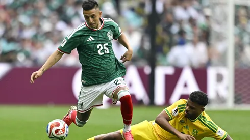Roberto Alvarado jugó un partidazo ante Sudáfrica.