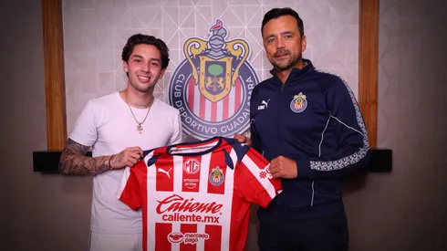 Jordan Carrillo contó de la tardía llamada que le hizo firmar con Santos