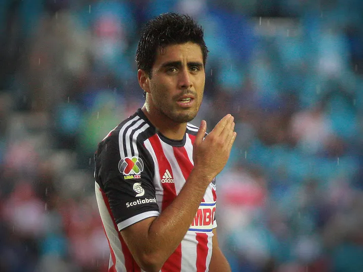 Solo aceptó jugar en Chivas por presión de su familia