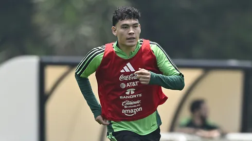 Luis Rey quiere convencer a Gabriel Milito.
