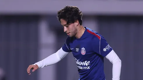 Jordan Carrillo fue expulsado en su primer partido con Chivas.