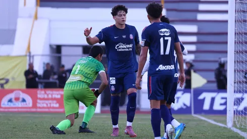 Sergio Aguayo volvió a hacerse presente en el marcador cno Chivas.