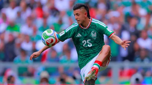 Roberto Alvarado es duda para enfrentar a Inglaterra.