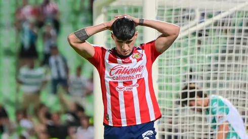 Alan Pulido sigue viviendo en Guadalajara.
