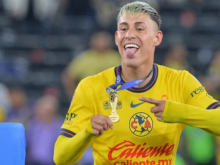 'Chicote' Calderón deja fuera a Chivas en su presentación con Pumas