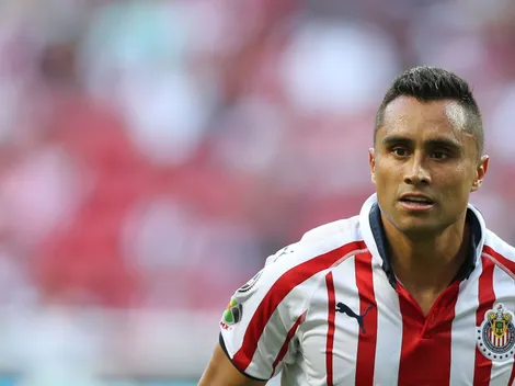 Así reaccionó la afición de Chivas al cumpleaños de Aris Hernández
