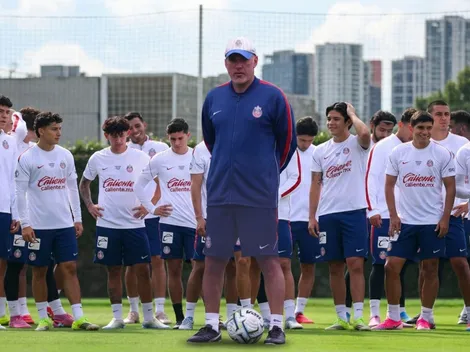 Milito hablará con los seleccionados de Chivas previo al debut en el Apertura 2026