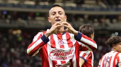 Roberto Alvarado llega al AP26 como un histórico de Chivas.