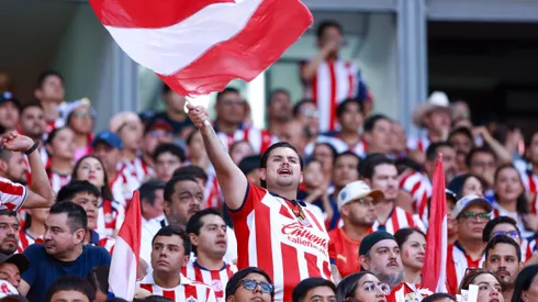 Nike y Chivas comenten error con la afición.