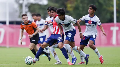 Los uniformes que Chivas y Toluca usarán son muy parecidos.